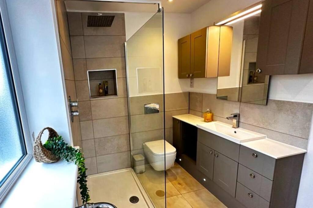 Aldrich Villa, 5-bed Luxury House, Oxford, Parking Villa *