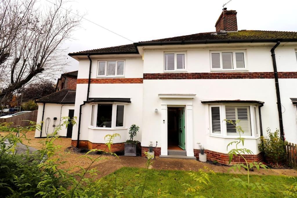 Villa Aldrich Villa, 5-bed Luxury House, Oxford, Parking